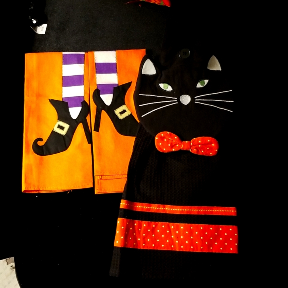 Halloween kitchen towels